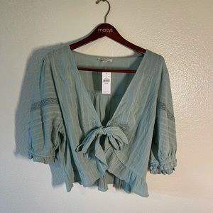American Eagle -NWT- Crop tie top